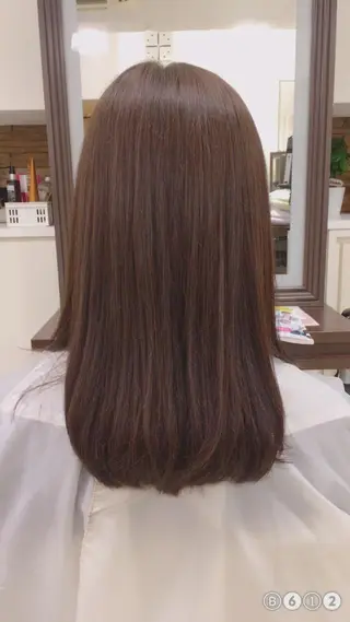 ミディアム カラー 顔周りの垢抜けヘア 立山愛梨のヘアスタイル