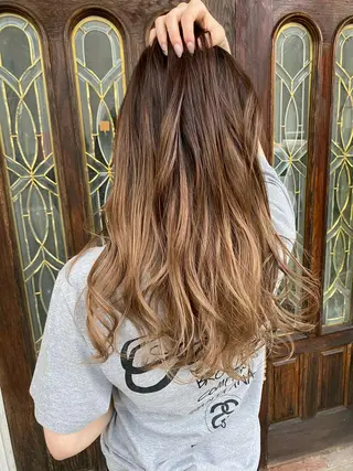 ロング カラー 山西 真琴のヘアスタイル