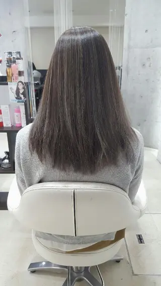 セミロング 髪質改善×レイヤー 高嶋のヘアスタイル