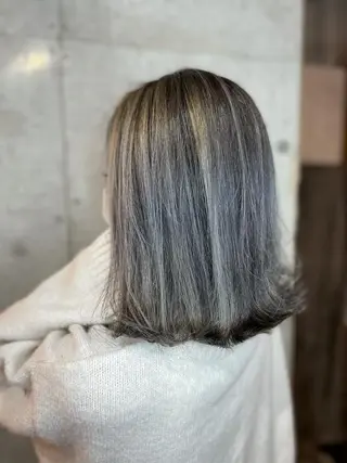 カラー 坂野 結子のヘアスタイル