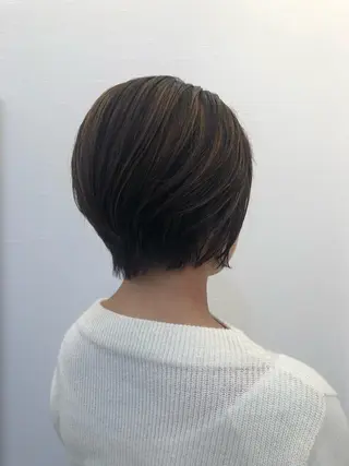 ショート ツノガイ エリのヘアスタイル