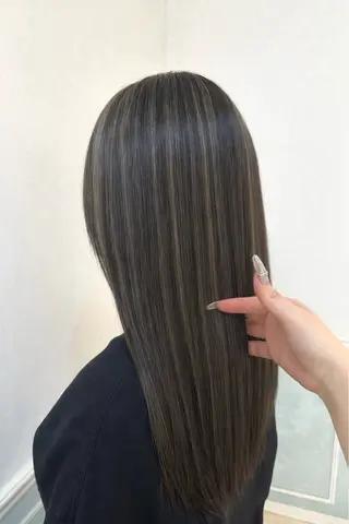 カラー 山口 珠莉のヘアスタイル