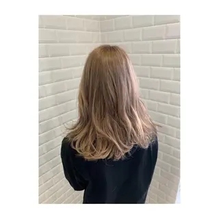 ミディアム カラー 丸茂 聖名のヘアスタイル