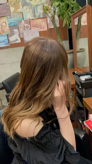 ロング カラー 佐藤 百葉のヘアスタイル