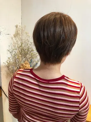 ショート カラー MIOベージュカラー 柔らかいカラーのヘアスタイル