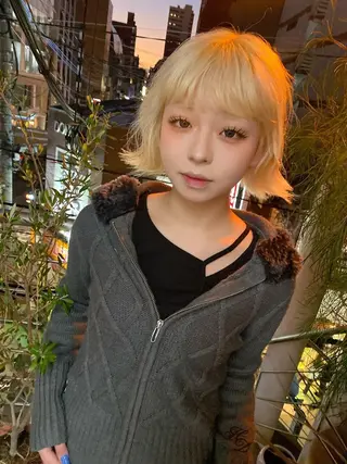 ショート qiieダブルカラー イルミナカラーのヘアスタイル