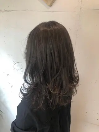 セミロング カラー ひろせ かなのヘアスタイル