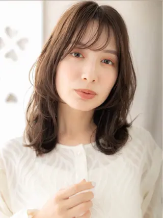 セミロング 松山 彩香のヘアスタイル