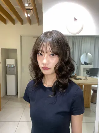 ミディアム ナイトウ コトのヘアスタイル