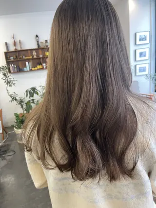 セミロング カラー 💓パーマ，💗 レイヤーカットのヘアスタイル