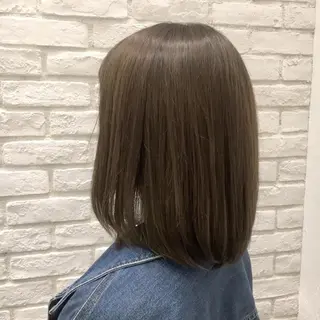 セミロング カラー ミドウチ アヤカのヘアスタイル