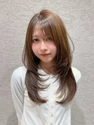 セミロング カラー 興津/韓国レイヤー ダブルカラー美髪縮毛のヘアスタイル