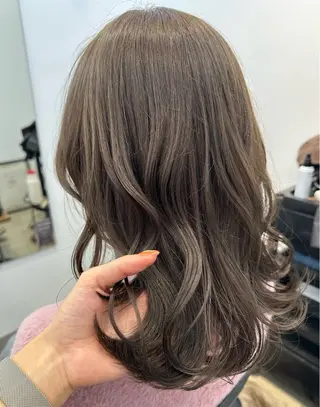 セミロング 茂木 理紗のヘアスタイル