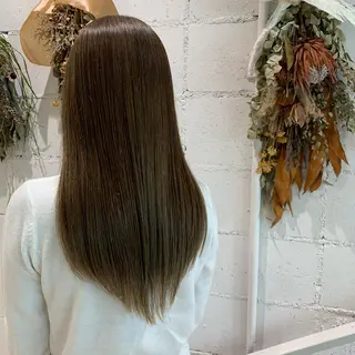 ロング カラー ayano ．のヘアスタイル