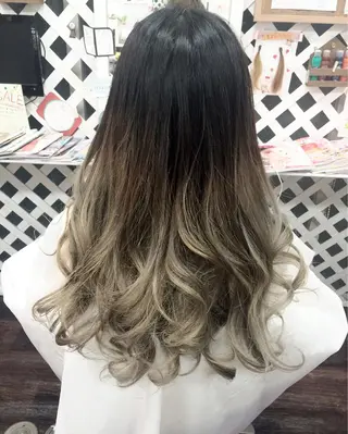 ロング カラー 岩谷/ブリーチ 🪽透明感カラーのヘアスタイル