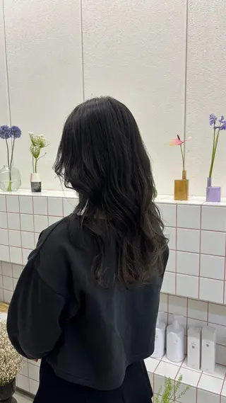 ロング カラー Asumi/丸の内 /ブリーチ/花屋併設のヘアスタイル