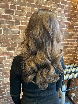 セミロング カラー パーマ ヘアアレンジ メンズ キッズ ネイル マツエク・マツパ アイブロウ 久木原 ゆりのヘアスタイル