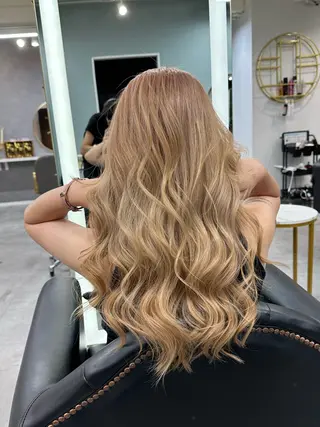 ロング 韓国風 白髪ぼかし NAOTOのヘアスタイル
