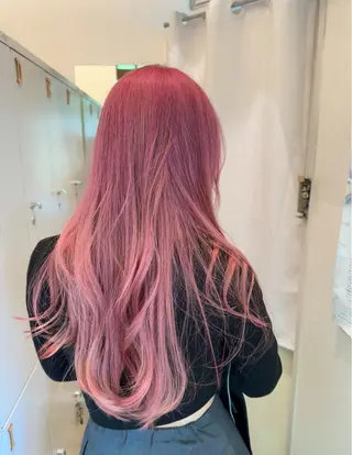 ロング エクステ/ハイトーン /レイヤーカットのヘアスタイル