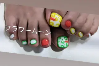 ネイル フラワー ムーンのネイルデザイン