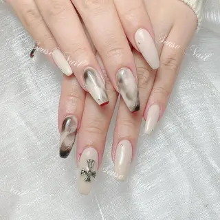 ネイル Queening 🦋のネイルデザイン