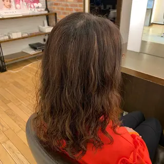 ミディアム パーマ 透明感艶カラー/ 岡田澪香のヘアスタイル
