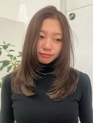 セミロング 赤瀬川 希咲のヘアスタイル