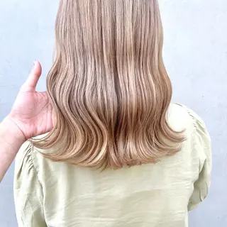 ミディアム カラー ヘアアレンジ 八巻 晴香のヘアスタイル