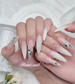 ネイル Hanni ハンのネイルデザイン