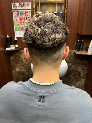 ショート カラー パーマ メンズ 足立 遼太朗のヘアスタイル