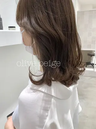 ミディアム カラー ぱつっとボブ/ 小野あかねのヘアスタイル