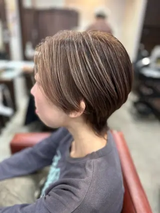 ショート アダチ コウスケのヘアスタイル