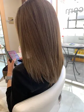 カラー 宇座 杏音のヘアスタイル