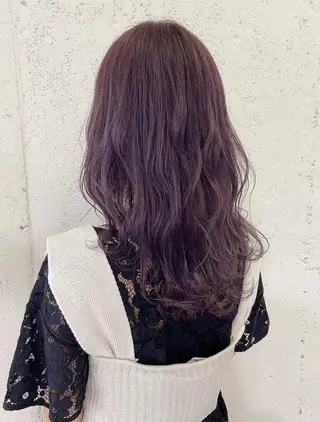 セミロング カラー 岡田まみ🍒🤍 透明感カラーのヘアスタイル