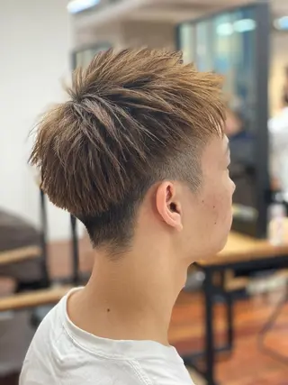 カラー メンズ 岡本 智次のヘアスタイル