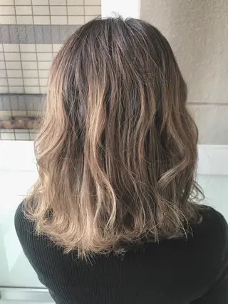 ミディアム カラー 岩谷/ブリーチ 🪽透明感カラーのヘアスタイル