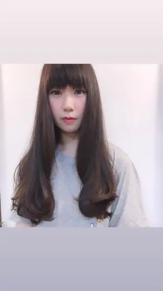 ロング カラー 塩崎 春香のヘアスタイル