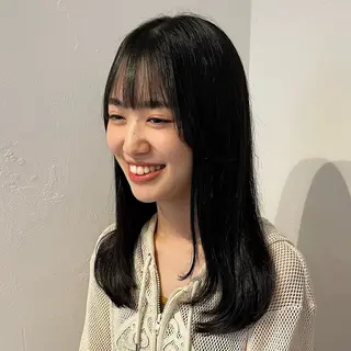 ロング mina / 透明感ベージュカラーのヘアスタイル
