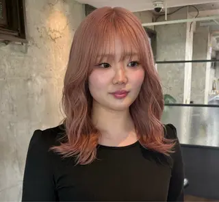 セミロング Cocona 🦤 /ブリーチ/艶カラーのヘアスタイル