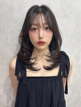 セミロング maya/顔まわり /レイヤーカットのヘアスタイル
