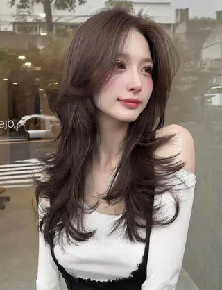 ロング 砂澤 瞳のヘアスタイル