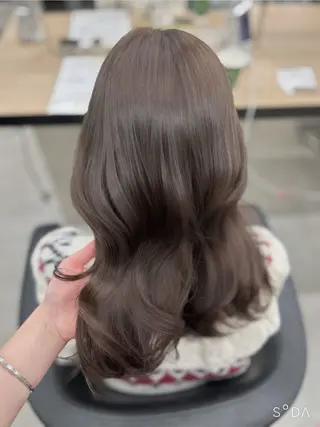 ロング カラー YUKA🤍ベージュ /ミルクティーのヘアスタイル