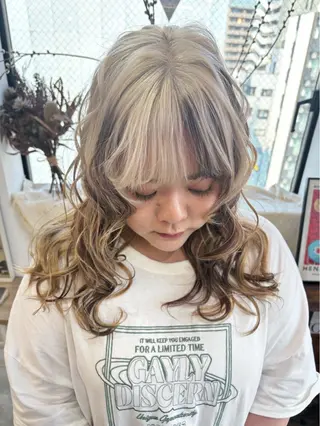 ミディアム ☪️個性派ハイトーン coco🍀︎✨のヘアスタイル