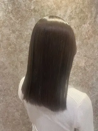 セミロング ひらち まいののヘアスタイル