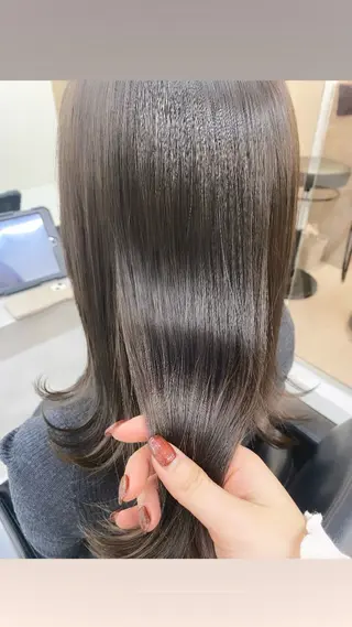 セミロング カラー 艶感/韓国風 🤍moeka🤍のヘアスタイル