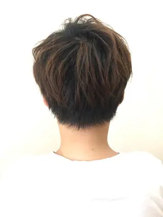 ショート カラー 湯浅 了一のヘアスタイル