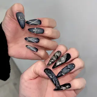 ネイル moca心斎橋店 Aina🐈⬛🤍のネイルデザイン