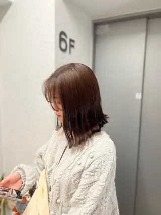 セミロング 塩川ももこ/ 自然な縮毛矯正のヘアスタイル