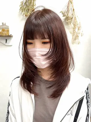 セミロング issy/ハイライト ハイトーン／レイヤーのヘアスタイル