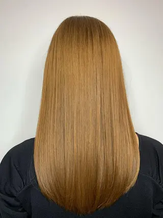 ミディアム カラー トップ スタイリストのヘアスタイル